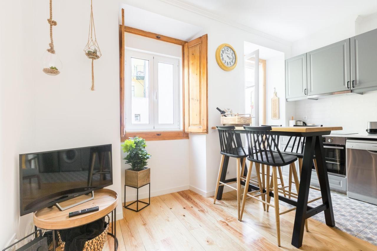 Feel Home In This Stunning Renovated Nest In Graca Lisbon Bagian luar foto