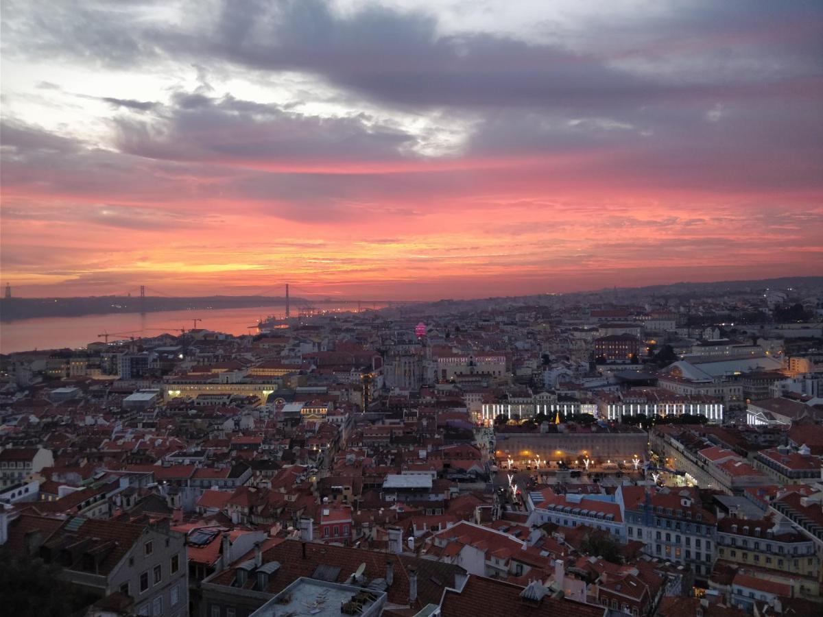 Feel Home In This Stunning Renovated Nest In Graca Lisbon Bagian luar foto