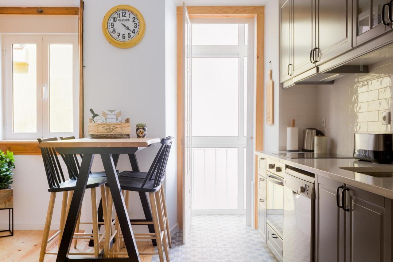 Feel Home In This Stunning Renovated Nest In Graca Lisbon Bagian luar foto